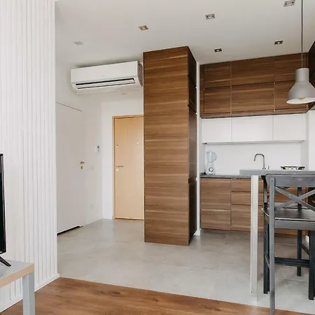 Shortstaypoland Kolejowa Apartment *