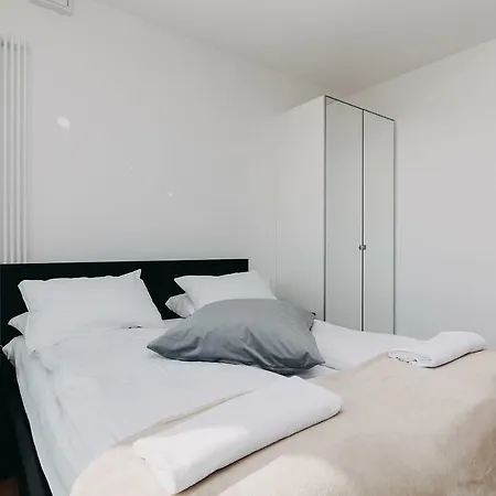 Shortstaypoland Kolejowa Apartment